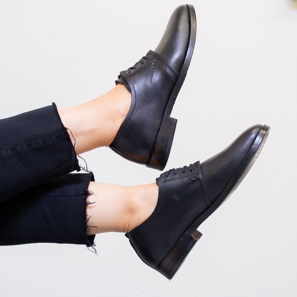 Sutro black leather oxfords size 7